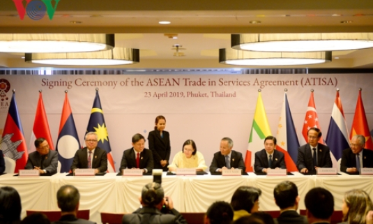 ASEAN ký kết hai văn kiện kinh tế quan trọng