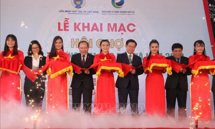 Khai mạc Hội chợ Xúc tiến thương mại hợp tác xã năm 2019