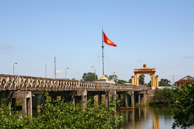 Cây cầu gần 200 m từng là ranh giới chia đôi đất nước