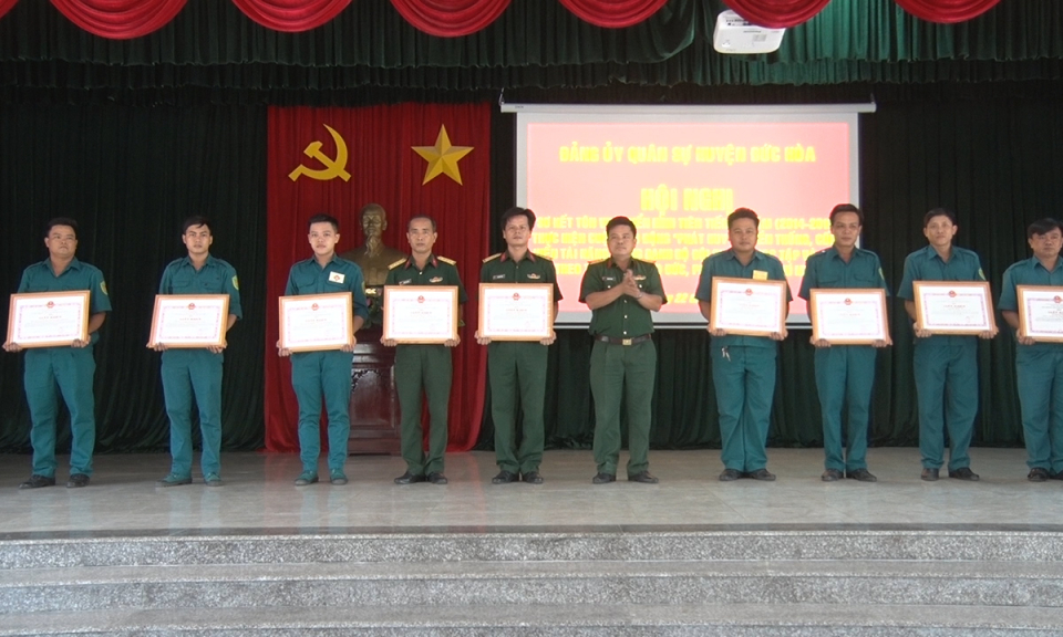 Đức Hòa: Sơ kết tôn vinh điển hình tiên tiến 5 năm 2014-2019