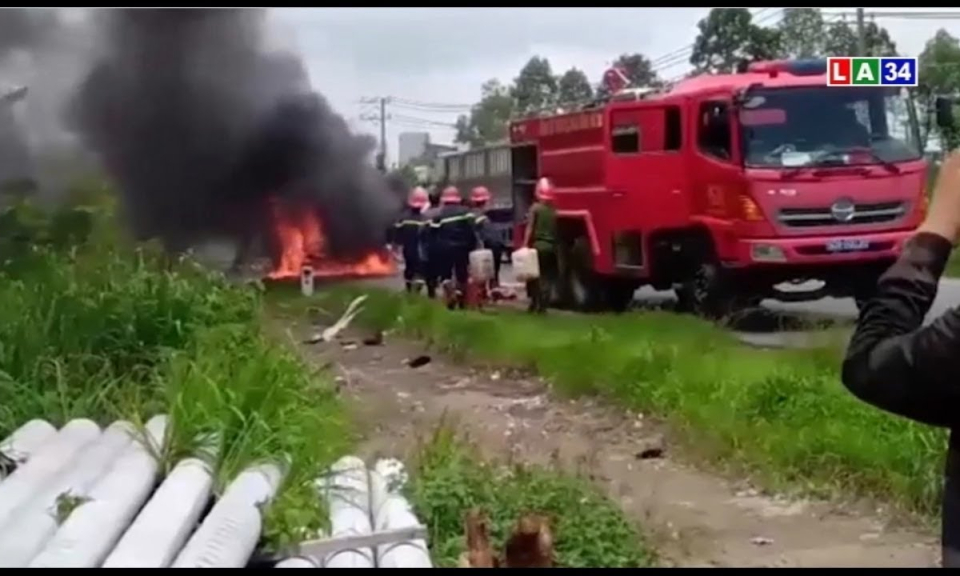 Ô tô 16 chỗ bất ngờ bốc cháy, một hành khách tử vong