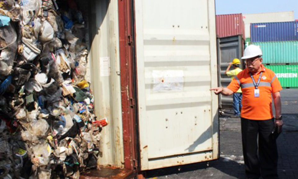 Canada đề xuất &#8216;hồi hương&#8217; các container rác thải từ Philippines