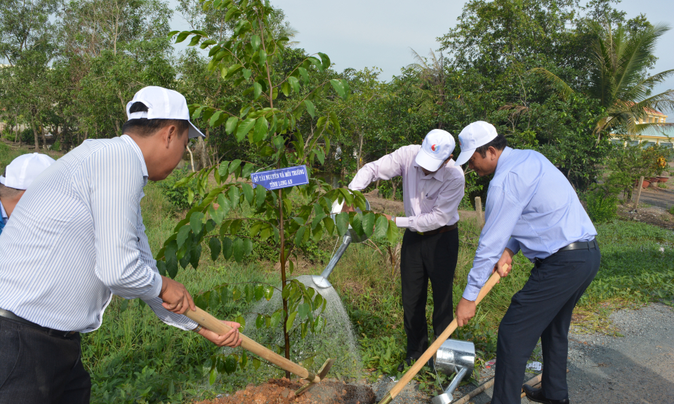 Cần Giuộc: Mitting hưởng ứng Ngày môi trường thế giới