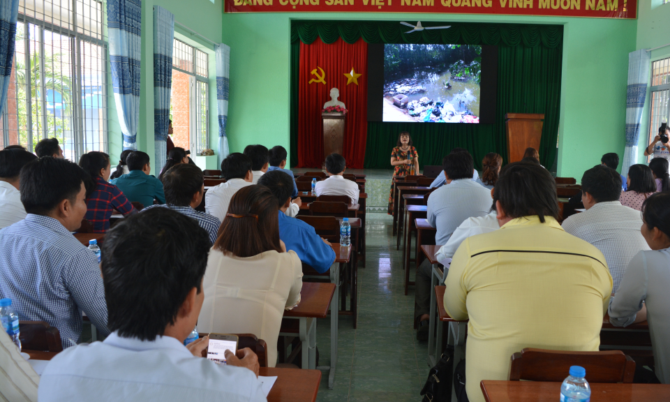 Cần Giuộc: Tập huấn tác động của rác thải nhựa và nilon đối với môi trường