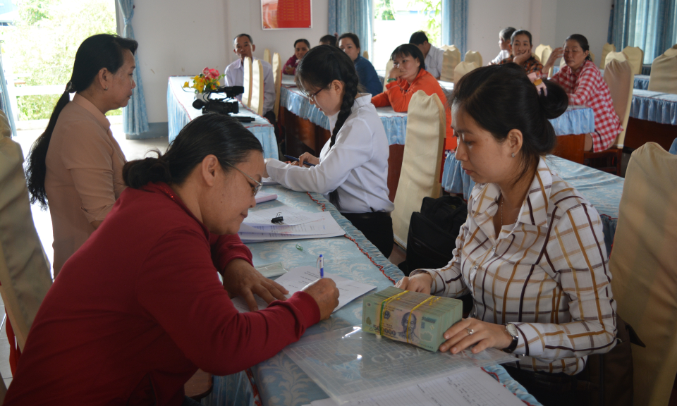 Hội nông dân tỉnh giải ngân vốn cho nông dân Cần Giuộc trồng rau công nghệ cao