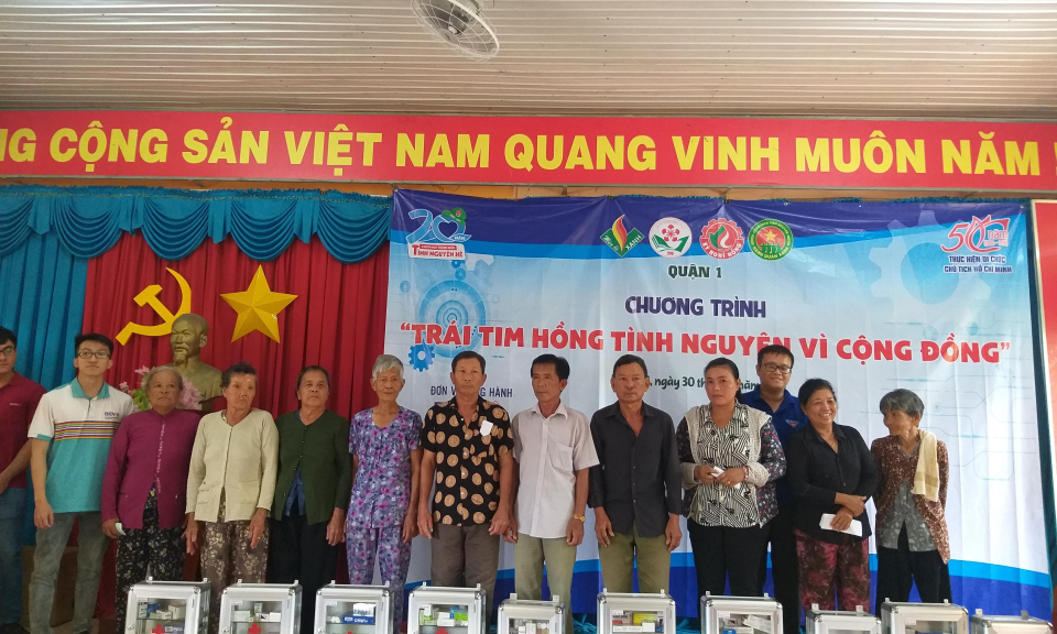 Chương trình: “Trái tim hồng tình nguyện vì cộng đồng&#8221; tại Đức Huệ