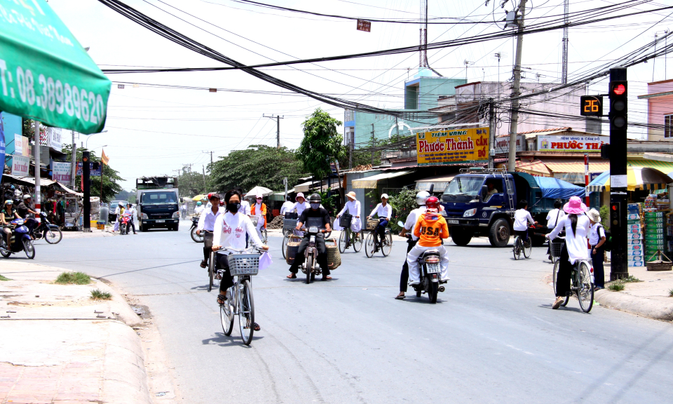 Cần Đước tăng cường đảm bảo an toàn giao thông