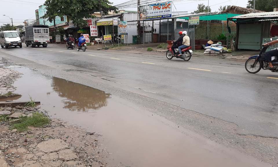 Quốc lộ 62 hiện đang xuống cấp trầm trọng