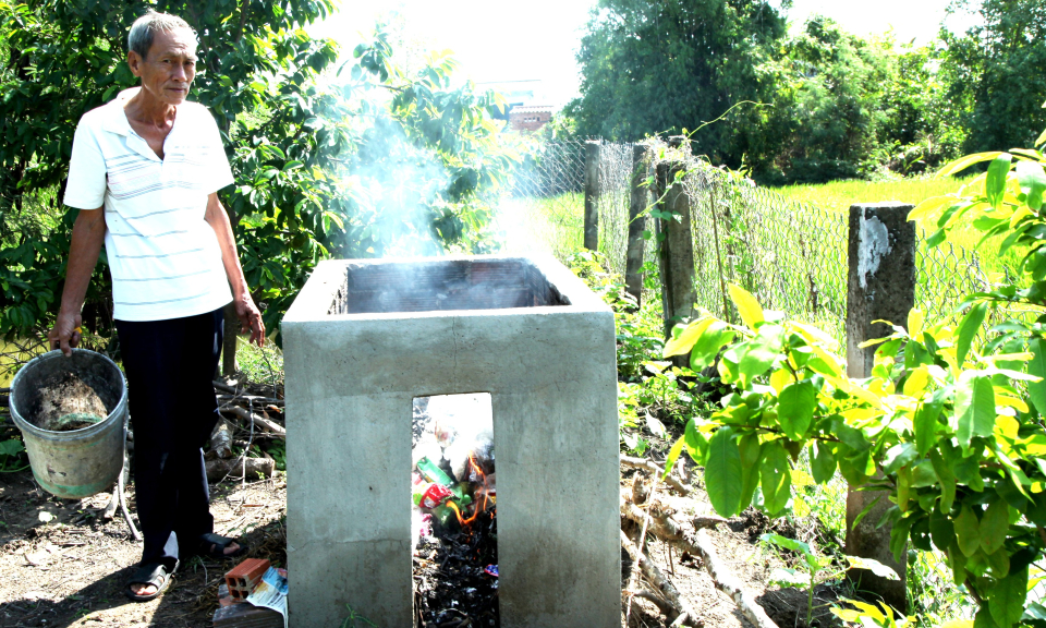 Nhiều hộ dân Cần Đước xây dựng lò đốt rác gia đình mang lại hiệu quả cao