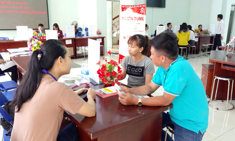 Bến Lức: Hội thảo công tác tư vấn, giới thiệu việc làm, đào tạo nghề