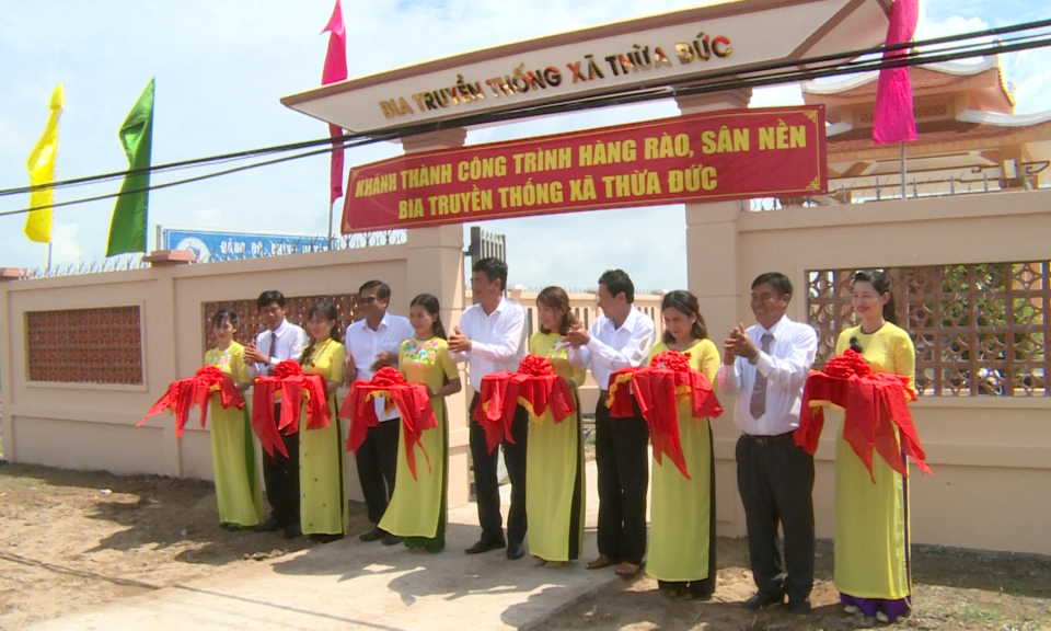 Long An: Lãnh đạo tỉnh thăm gia đình chính sách tại xã Thừa Đức, huyện Bình Đại, tỉnh Bến Tre