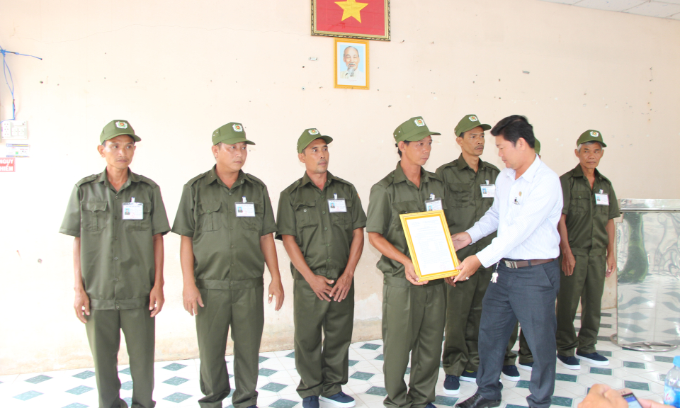 Thủ Thừa: Thành lập đội dân phòng xung kích phòng, chống tội phạm