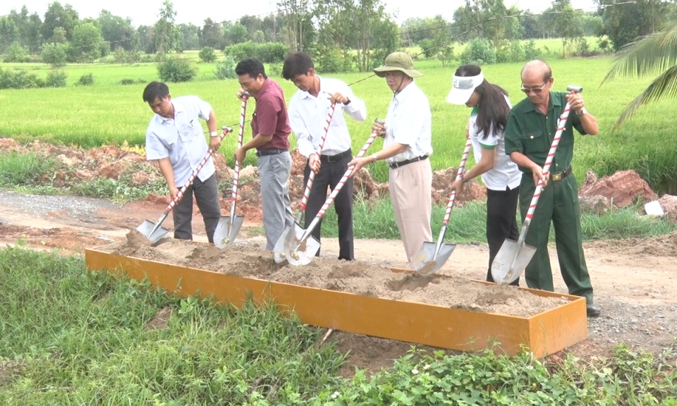 Đức Hòa: Khởi công xây dựng cầu kênh Hóc Thơm 1