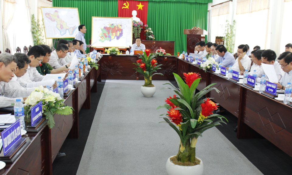 Bí thư tỉnh ủy Phạm Văn Rạnh làm việc với BTV huyện ủy Cần Đước
