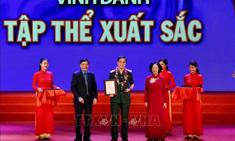 Tôn vinh những tấm gương thi đua làm theo lời Bác