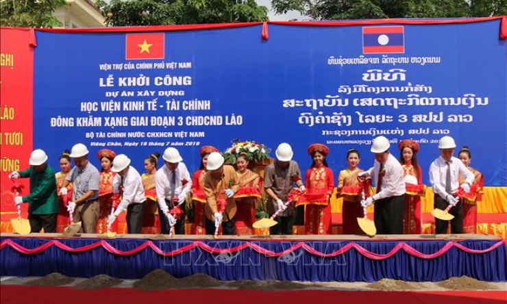 Việt Nam giúp xây Học viện Kinh tế-tài chính cho Lào