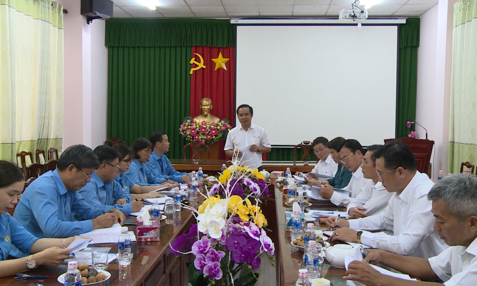 Thường trực Tỉnh ủy Long An làm việc với Liên đoàn lao động tỉnh