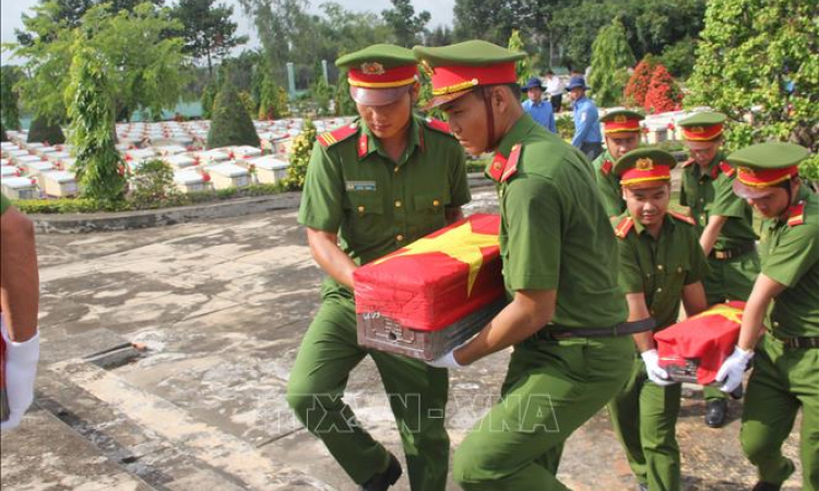 Trưng bày những hình ảnh về công tác đền ơn đáp nghĩa