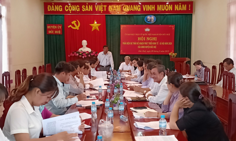 Đức Huệ: Hội nghị phản biện dự thảo kế hoạch phát triển kinh tế -xã hội năm 2020