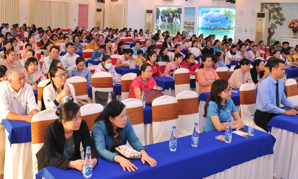 Hội thảo “Nuôi con bằng sữa mẹ”