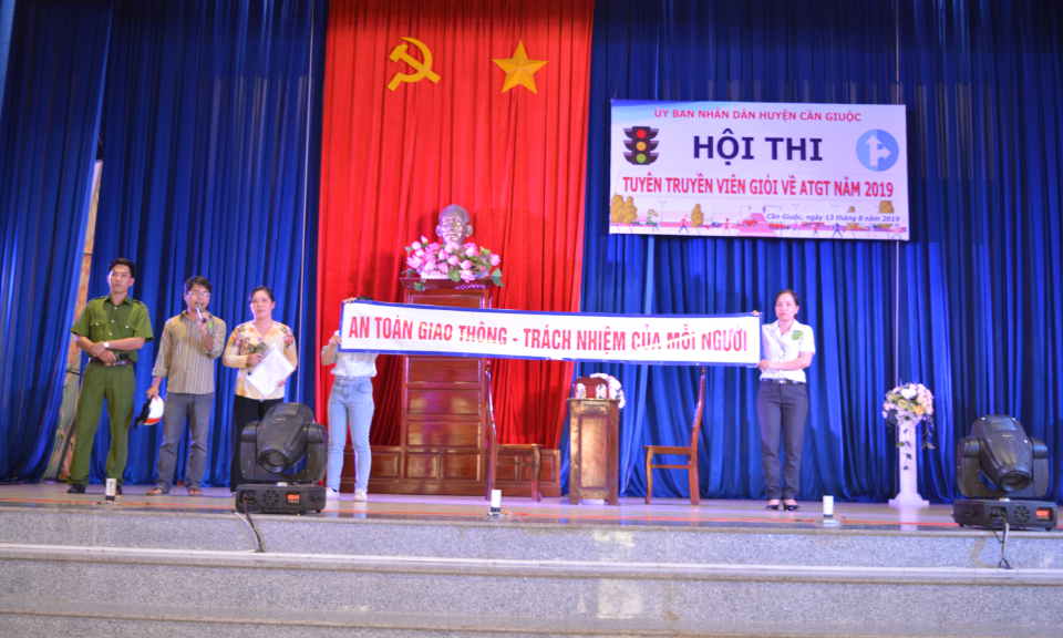 Cần Giuộc: Sôi nổi hội thi &#8220;Tuyên truyền viên giỏi về an toàn giao thông&#8221;