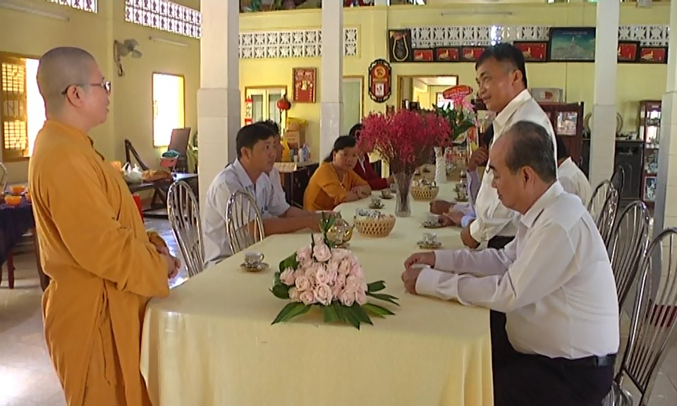 Lãnh đạo huyện Châu thành thăm các cơ sở các tôn giáo