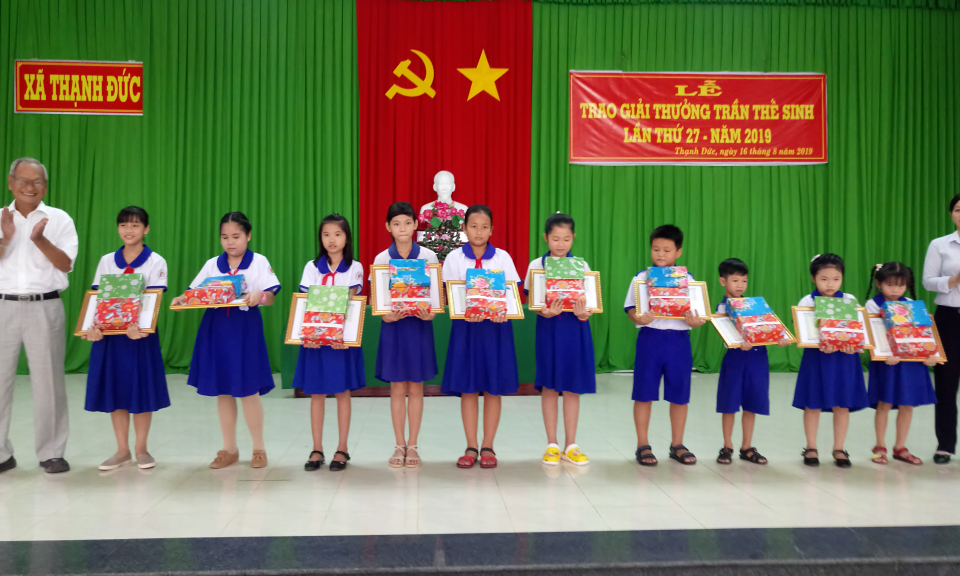 Bến Lức: Trao giải thưởng truyền thống Trần Thế Sinh lần thứ 27