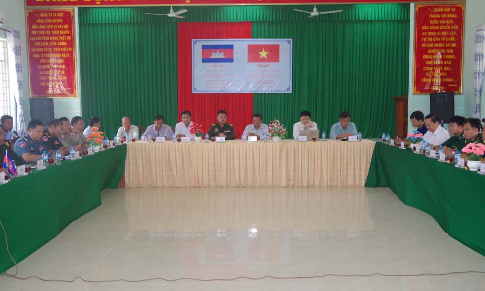 Đức Huệ: Sơ kết hoạt động hợp tác Chi khu quân sự huyện Chăn T’ria