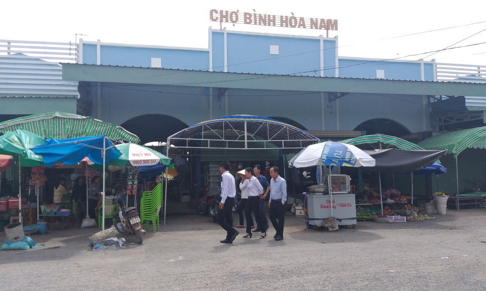Đức Huệ: Khảo sát tại xã Bình Hòa Nam về môi trường và xây dựng cơ bản