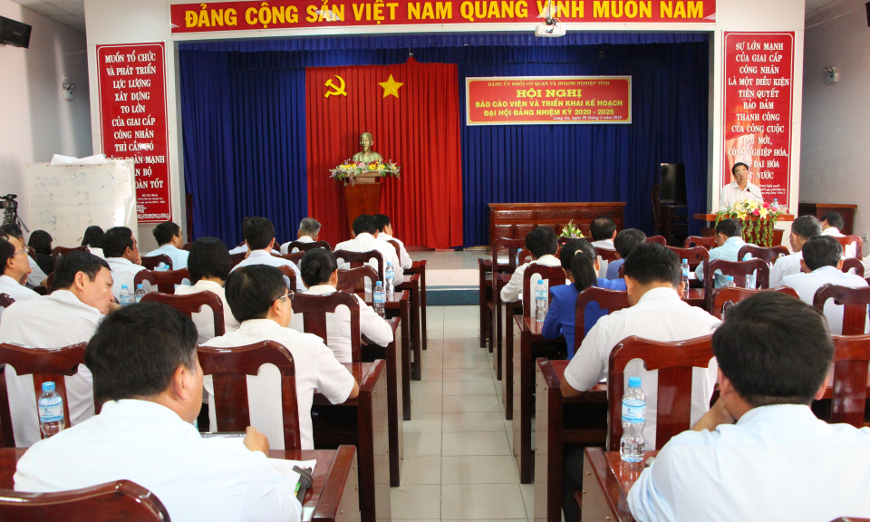 Đảng ủy khối các cơ quan và doanh nghiệp: Hội nghị báo cáo viên và triển khai kế hoạch Đại hội đảng nhiệm kỳ 2020-2025.