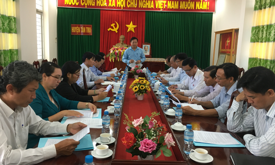 UBND Tỉnh kiểm tra công tác chuẩn bị năm học mới tại huyện Tân Trụ.