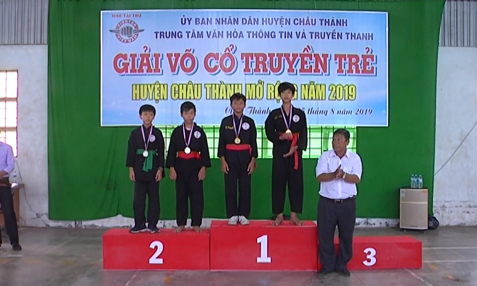 Châu Thành,Tân Thạnh tổ chức giải võ Cổ Truyền và cầu lông mở rộng năm 2019.