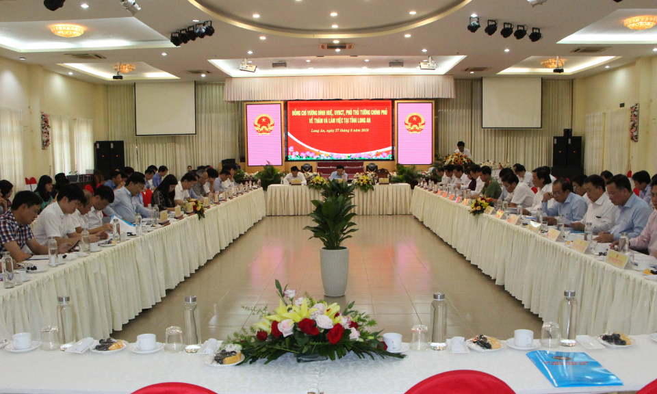 Phó Thủ tướng Chính phủ Vương Đình Huệ làm việc tại Long An