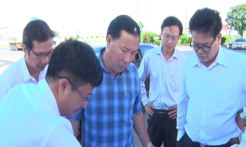 Phó chủ tịch UBND tỉnh Nguyễn Văn Út kiểm tra công tác giải phóng mặt bằng tại Cần Giuộc