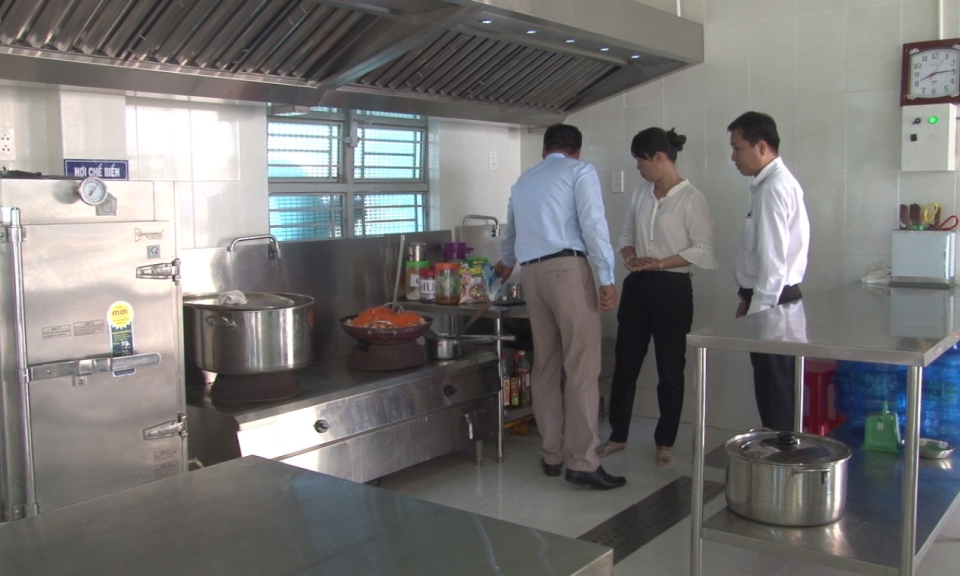 TX Kiến Tường: Kiểm tra công tác phòng chống dịch bệnh và an toàn thực phẩm tại các trường học