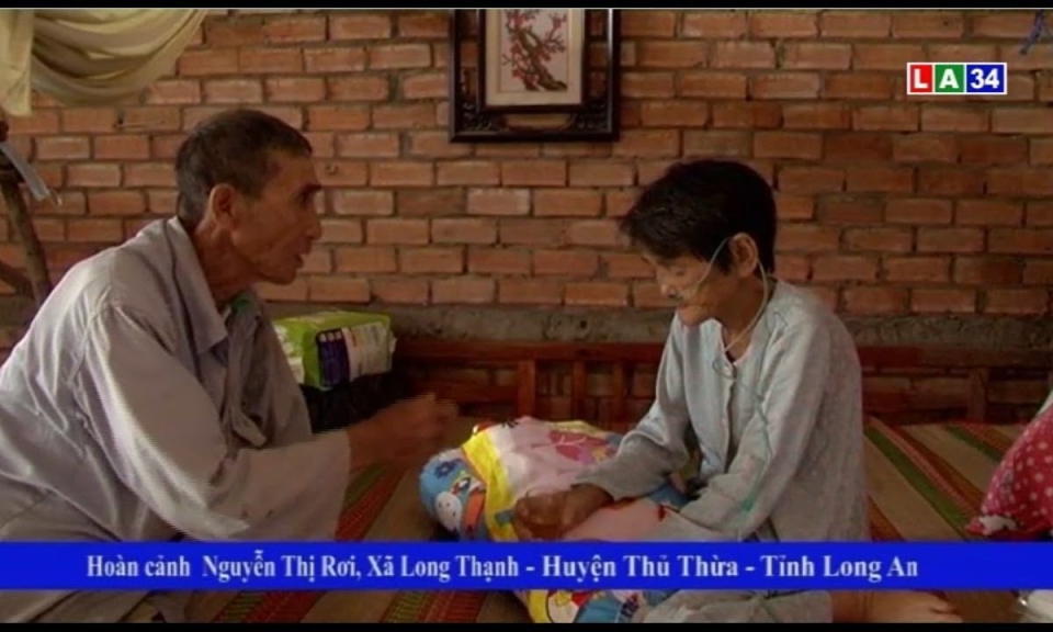 Vượt qua hiểm nghèo: Thắt lòng nhìn cụ ông chăm vợ bị bệnh phổi ở Thủ Thừa, Long An