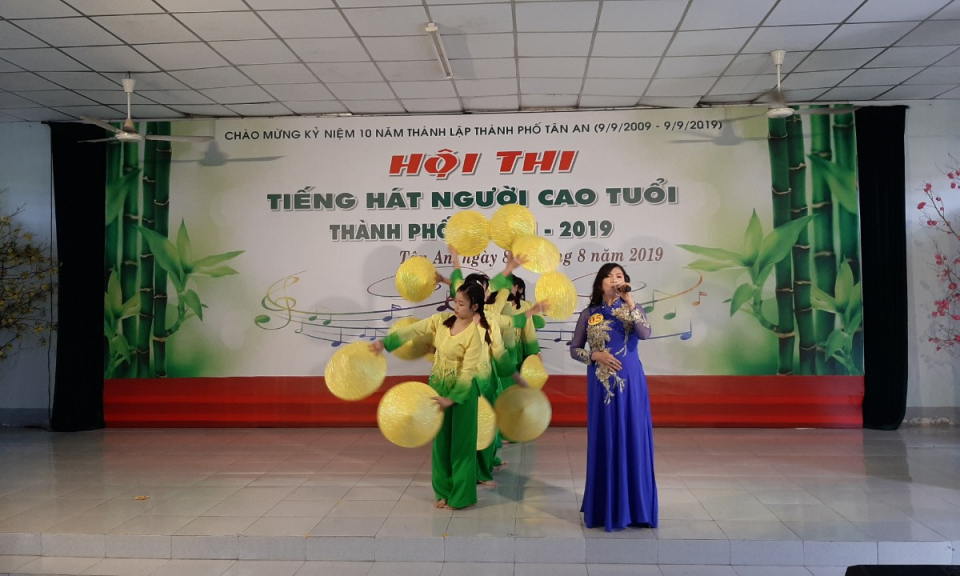 Hội thi tiếng hát người cao tuổi thành phố Tân An