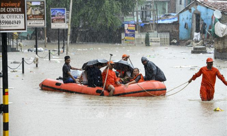 Hàng trăm người mắc kẹt tại Mumbai, Ấn Độ do mưa lớn