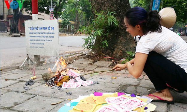 Đốt vàng mã không phải cách duy nhất để thể hiện hiếu đạo