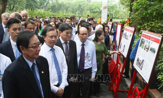 Triển lãm &#8216;Hồ Chí Minh: Cuộc đời và sự nghiệp từ tài liệu lưu trữ Việt Nam và quốc tế&#8217;