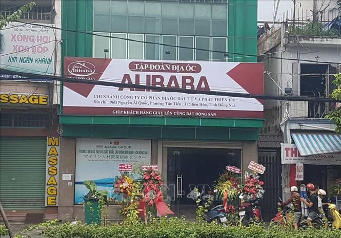 Địa ốc Alibaba hân hạnh giới thiệu khách hàng dự án đất nền tại các khu vực đang hot trên thị trường. Với chất lượng đảm bảo và tiện ích hiện đại, các sản phẩm của chúng tôi sẽ đáp ứng mọi nhu cầu của quý khách. Hãy để chúng tôi giúp bạn tìm kiếm tổ ấm mơ ước!