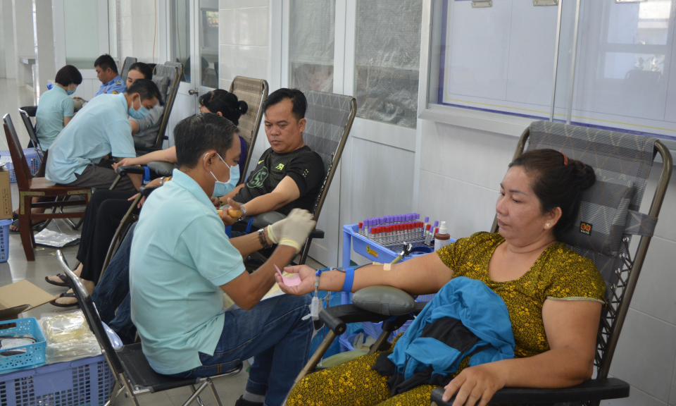 Cần Giuộc: Tình nguyện hiến máu nhân đạo