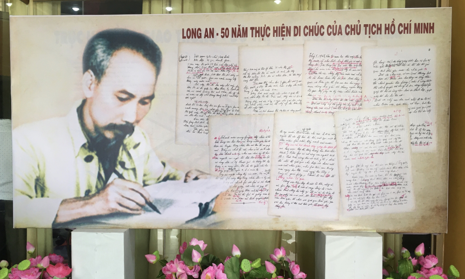 Triển lãm ảnh: Long An 50 năm thực hiện Di chúc của Chủ tịch Hồ Chí Minh.