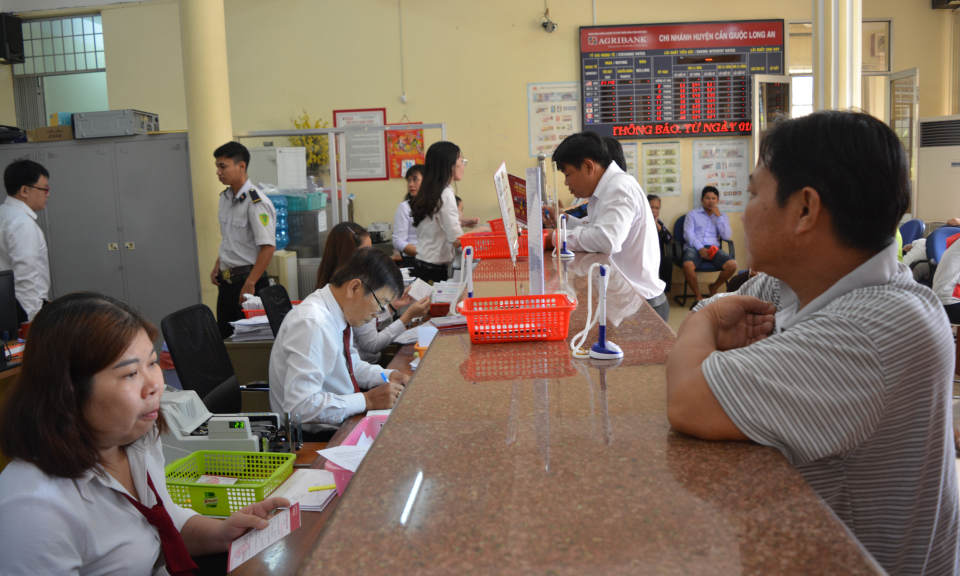 Agribank Chi nhánh huyện Cần Giuộc đẩy mạnh vốn vay phát triển nông nghiệp