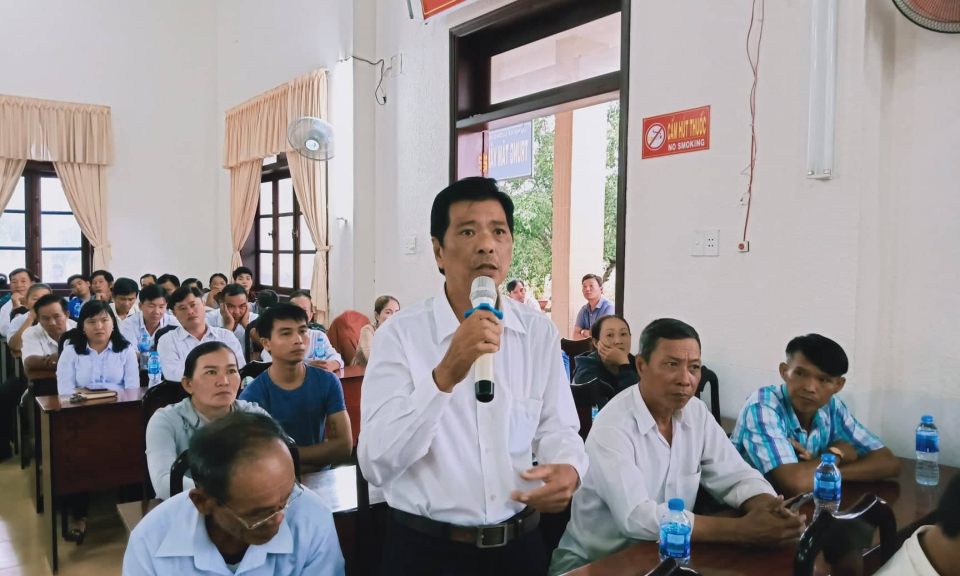 Bí thư Huyện ủy Bến Lức tiếp xúc, đối thoại trực tiếp nhân dân