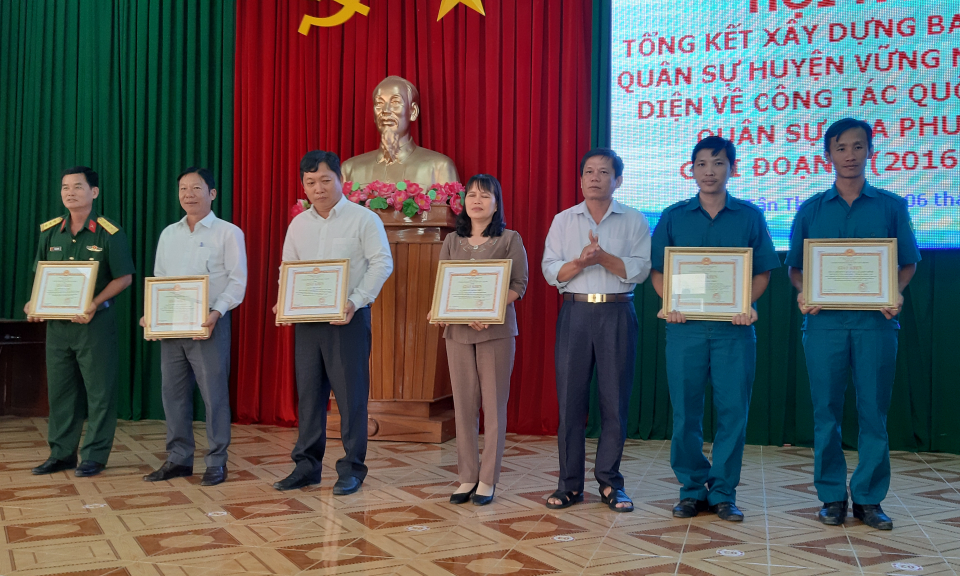 Tân Thạnh, Cần Giuộc, Đức Hòa: Tổng kết xây dựng BCH QS huyện vững mạnh toàn diện