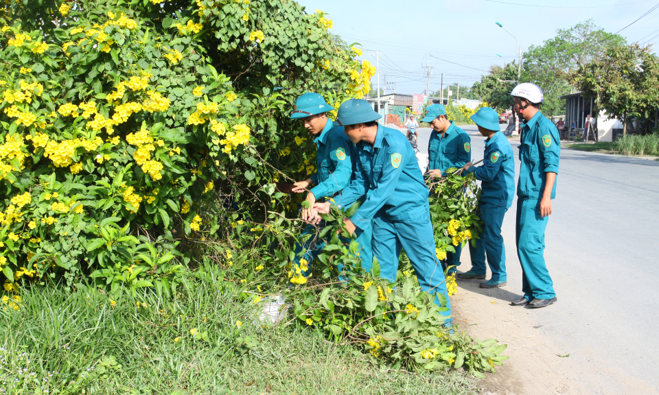 Lực lượng vũ trang Cần Đước ra quân làm công tác dân vận