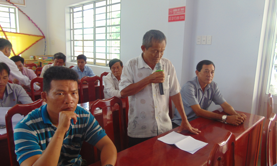 Chủ tịch UBND huyện Châu Thành đối thoại với nhân dân xã Long Trì