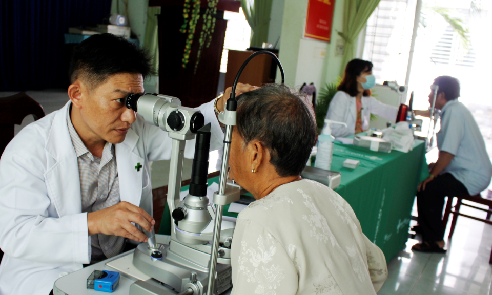 Bệnh viện Mắt Quốc tế Hoàn Mỹ khám mắt miễn phí tại Cần Đước