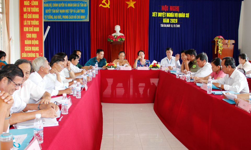 Hội đồng NVQS các xã &#8211; thị trấn tại Cần Đước xét duyệt nghĩa vụ quân sự năm 2020